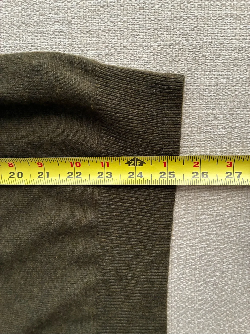 J. Crew Sweater Men's Small Italian Cashmere V-Neck in Olive Green 100% Cashmere